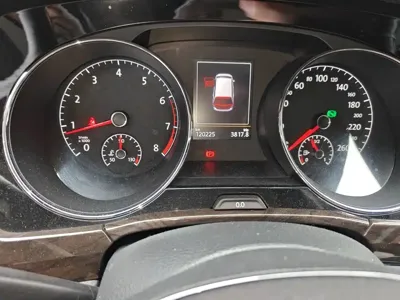 Volkswagen Touran 2016, 120200 км, за 10491.45 USD