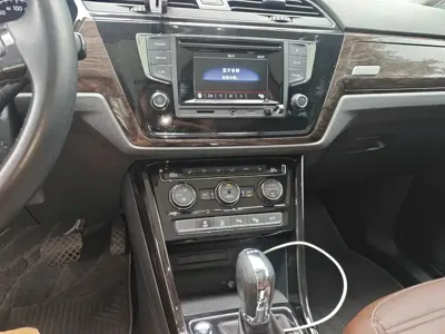 Volkswagen Touran 2016, 120200 км, за 10491.45 USD - фото 6