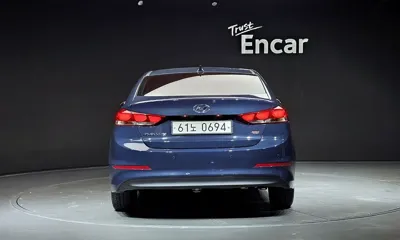 Hyundai Avante 2016, 86010 км, за 5285.76 USD