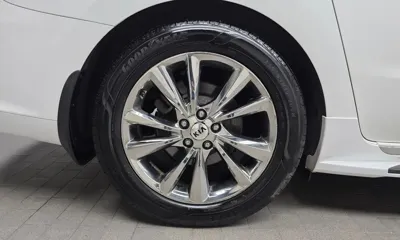 Kia Canival 2020, 131125 км, за 10437.18 USD
