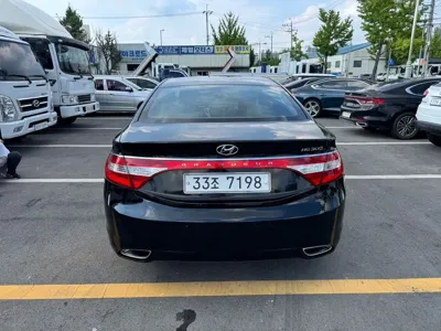 Hyundai Grandeur 2012, 235425 км, за 2494.42 USD