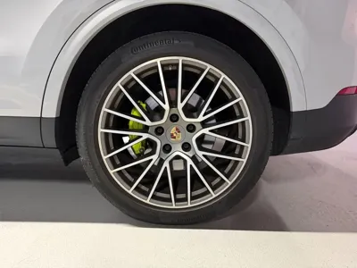 Porsche Cayenne 2023, 96000 км, за 48534.23 USD