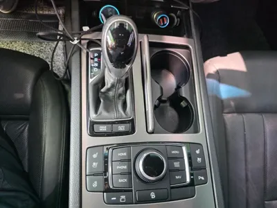 Hyundai Genesis 2016, 124000 км, за 6449.51 USD