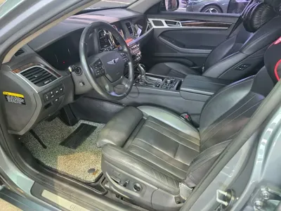 Hyundai Genesis 2016, 124000 км, за 6449.51 USD