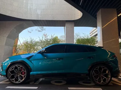Lamborghini Urus 2023, 18000 км, за 250276.19 USD