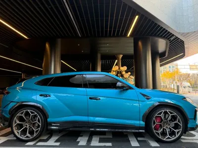 Lamborghini Urus 2023, 18000 км, за 250276.19 USD