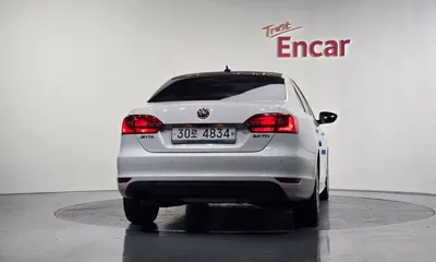 Volkswagen Jetta 2013, 90779 км, за 3701.75 USD