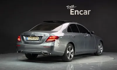 Mercedes-Benz E-Class 2017, 119114 км, за 11709.61 USD