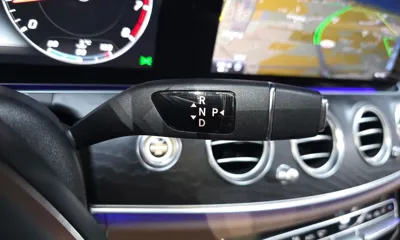 Mercedes-Benz E-Class 2017, 119114 км, за 11709.61 USD - фото 9