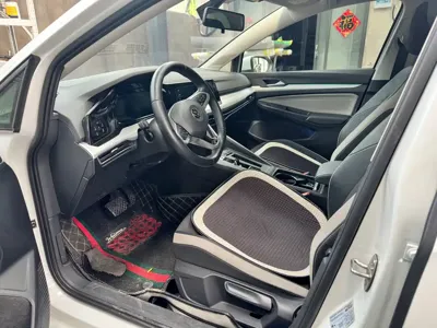 Volkswagen Golf 2021, 30000 км, за 13084.02 USD
