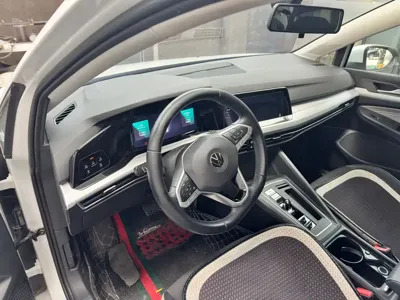 Volkswagen Golf 2021, 30000 км, за 13084.02 USD
