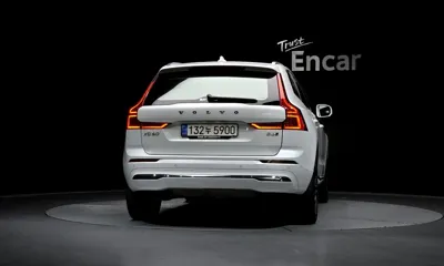 Volvo XC60 2022, 35679 км, за 29597.48 USD