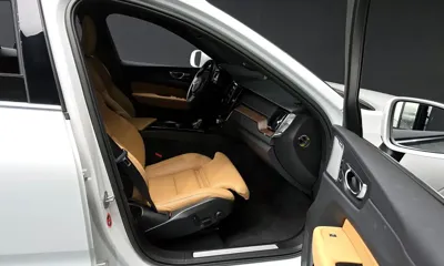 Volvo XC60 2022, 35679 км, за 29597.48 USD - фото 11