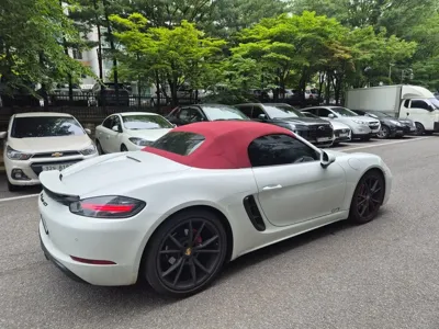 Porsche 718 2017, 86000 км, за 32377.87 USD