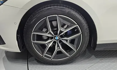 BMW 5-Series 2025, 11979 км, за 42124.41 USD