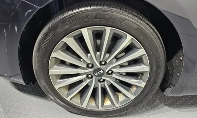 Kia K7 2017, 204999 км, за 5147.01 USD