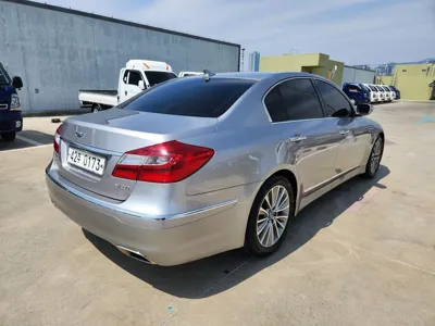 Hyundai Genesis 2013, 117383 км, за 5407.17 USD