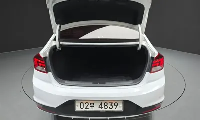 Hyundai Avante 2019, 61937 км, за 7811.08 USD - фото 20