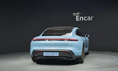 Porsche Taycan 2024, 7699 км, за 68596.56 USD
