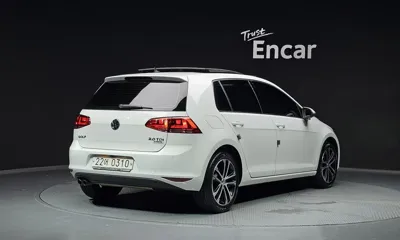 Volkswagen Golf 2016, 83413 км, за 7940.39 USD