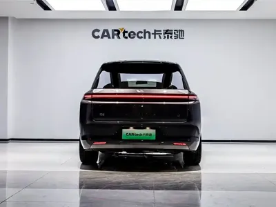 Li Auto Li L8 2025, 7100 км, за 40077.17 USD