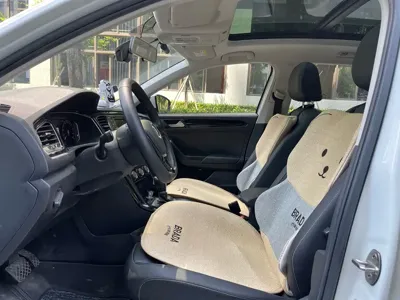 Volkswagen T-Roc 2021, 53000 км, за 11300.55 USD