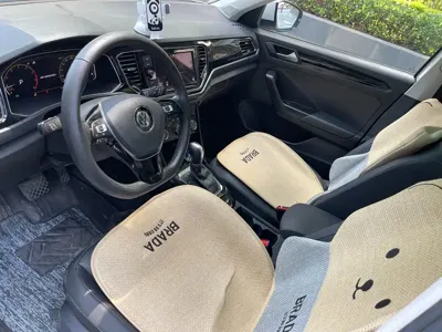 Volkswagen T-Roc 2021, 53000 км, за 11300.55 USD