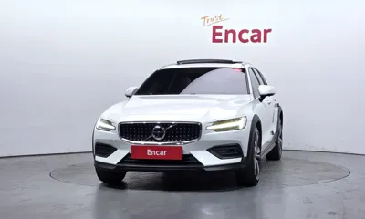 Volvo V60 2021, 124757 км, за 15953.63 USD