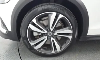 Volvo V60 2021, 124757 км, за 15953.63 USD