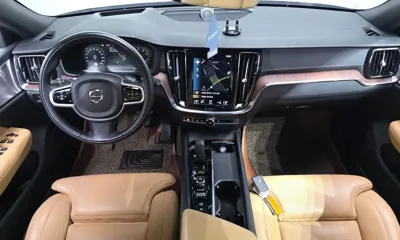 Volvo V60 2021, 124757 км, за 15953.63 USD - фото 7