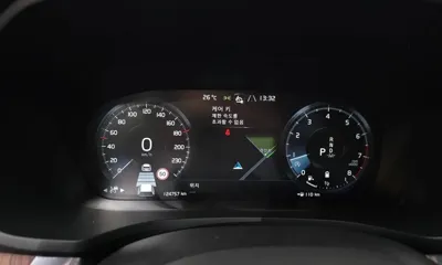 Volvo V60 2021, 124757 км, за 15953.63 USD - фото 8