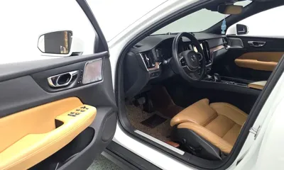 Volvo V60 2021, 124757 км, за 15953.63 USD - фото 10