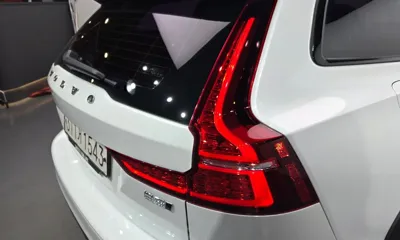Volvo V60 2021, 124757 км, за 15953.63 USD - фото 23