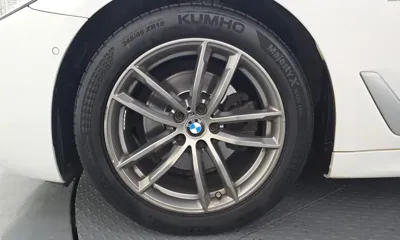 BMW 5-Series 2018, 101939 км, за 16738.87 USD
