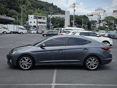 Hyundai Avante 2019, 51062 км, за 7811.47 USD