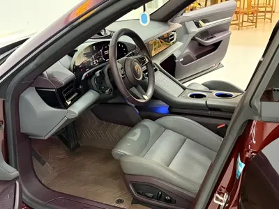Porsche Taycan 2021, 126000 км, за 52537 USD