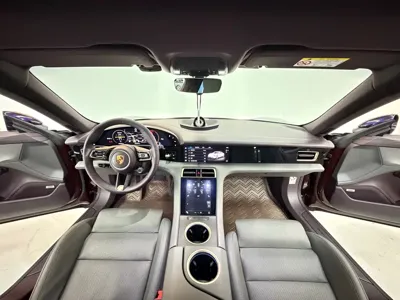 Porsche Taycan 2021, 126000 км, за 52537 USD