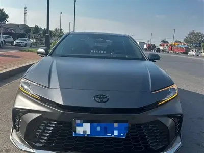 Toyota Camry · 2025 год