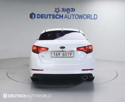 Kia K5 2011, 69814 км, за 3741.63 USD