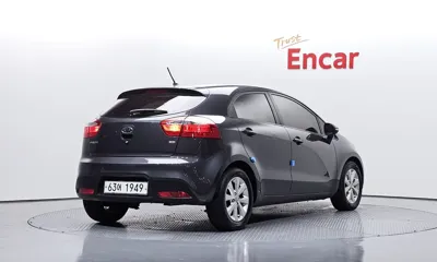 Kia Pride 2012, 129832 км, за 2467.93 USD