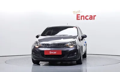 Kia Pride 2012, 129832 км, за 2467.93 USD