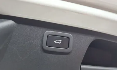 Jaguar E-Pace 2018, 60354 км, за 8925.09 USD - фото 28