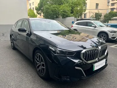 BMW i5 2025, 15000 км, за 42641.9 USD