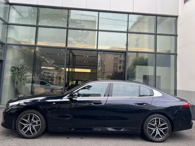 BMW i5 2025, 15000 км, за 42641.9 USD