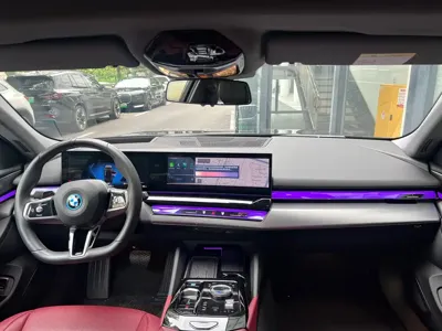 BMW i5 2025, 15000 км, за 42641.9 USD - фото 11
