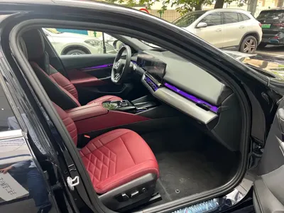 BMW i5 2025, 15000 км, за 42641.9 USD - фото 12