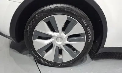 Tesla Model Y 2024, 56765 км, за 24391.87 USD