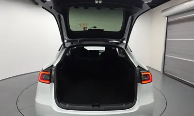 Tesla Model Y 2024, 56765 км, за 24222.13 USD - фото 20