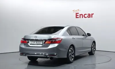 Honda Accord 2017, 119188 км, за 7356.8 USD