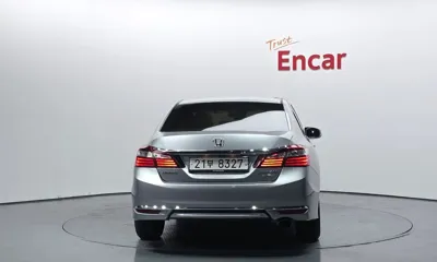 Honda Accord 2017, 119188 км, за 7356.8 USD